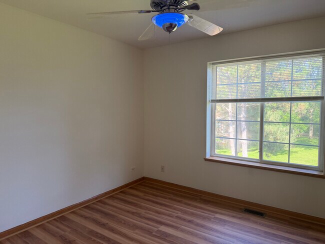 Building Photo - 211 Monarch Dr