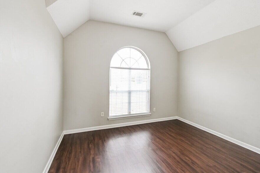 Building Photo - 4299 Rocky Top Cove