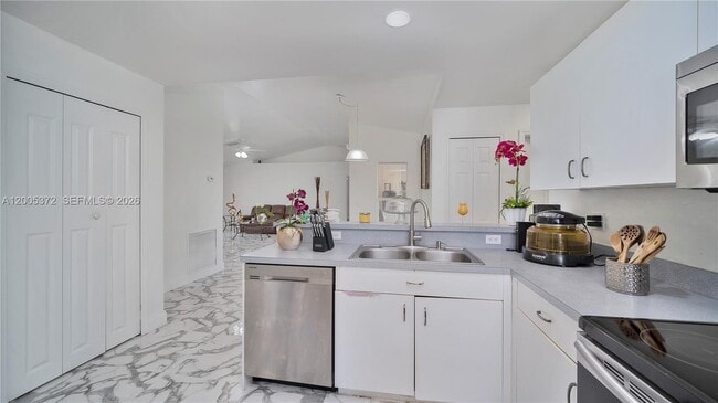 Building Photo - 4081 14th Ave SE