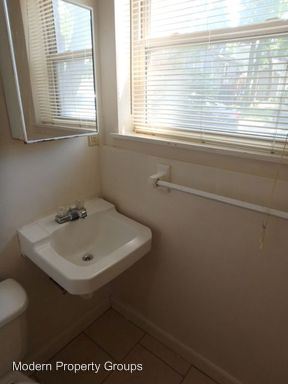 Building Photo - 211 Waugh St