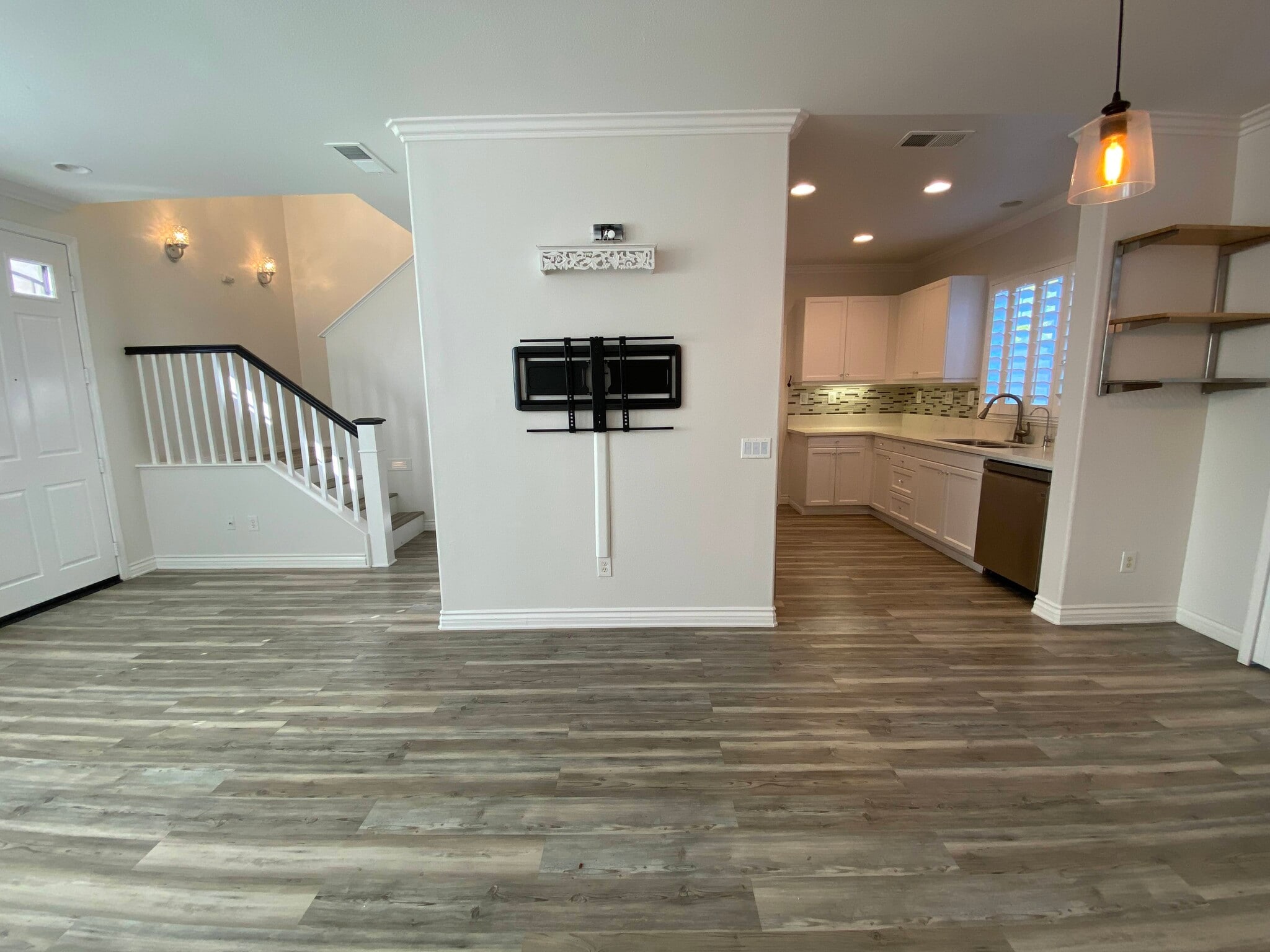 Building Photo - 22992 Serra Dr