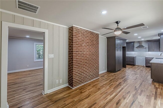 Building Photo - 1624 Dodson Dr SW