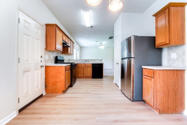 Building Photo - 6702 Albion Cresent Dr