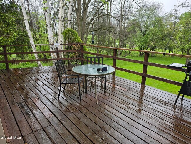 Building Photo - 112 Carriage House Ln