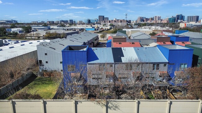 Building Photo - 6935 Yellowstone Way Dr