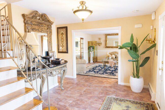 Building Photo - Sophisticated 4 bedroom Home in Coram for rent.