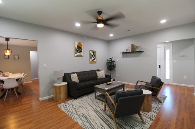 Building Photo - Bright & Spacious 2-Bedroom Home in Massanutten