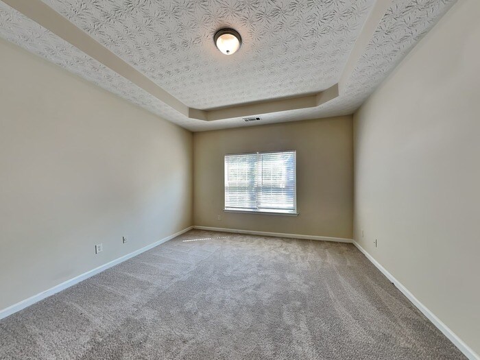 Building Photo - 320 Lake Royale Pl