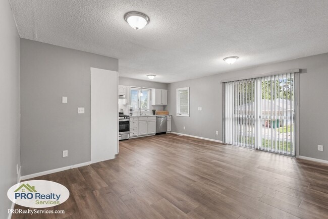 Building Photo - 5 Bedroom Home in Crystal