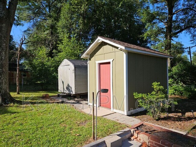 Building Photo - 13 Erskine Ln
