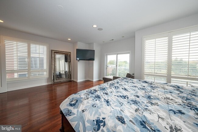 Building Photo - 601 Poplar St