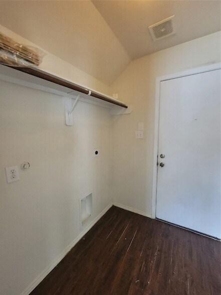 Building Photo - 2410 Lakecrest Village Ct