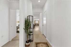 Building Photo - 211 Camargue Dr