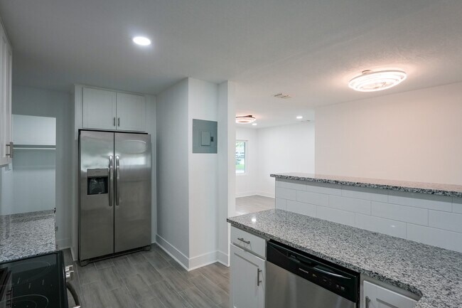 Building Photo - 2009 S Osceola Ave