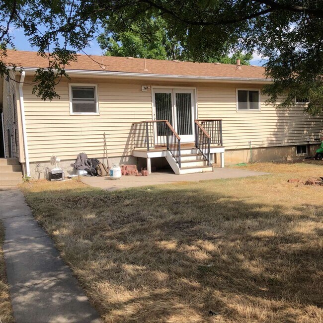 Building Photo - 1033 Cypress Dr