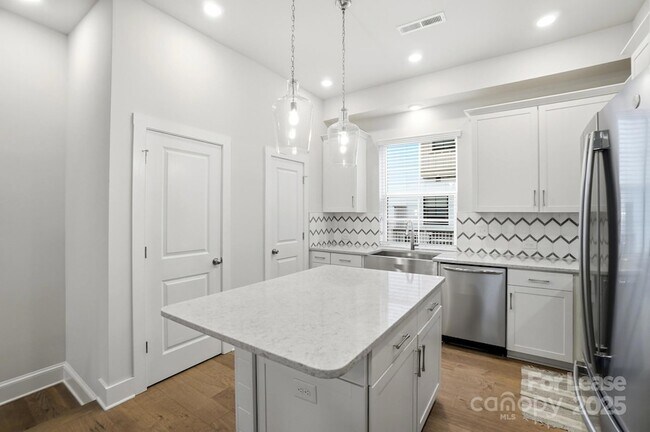 Building Photo - 1312 Nandina St