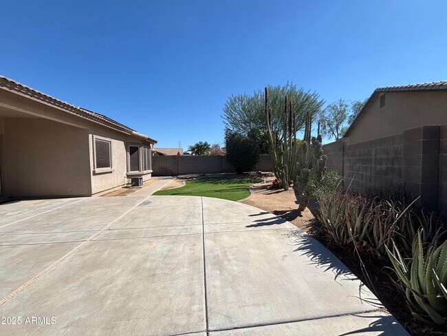Building Photo - 3799 E Thunderheart Trail