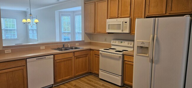 Building Photo - Darling 2br/2.5ba end unit townhome in Excellent Holly Springs community, available Now!