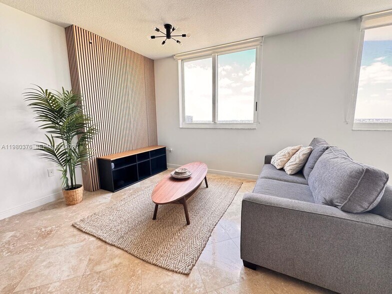 Building Photo - 1745 E Hallandale Beach Blvd