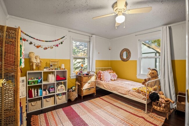 Building Photo - 319 Hideaway Lane Central