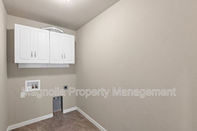 Building Photo - 9340 Blue Birch Ct