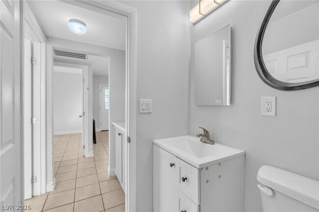 Building Photo - 235 Zinc St