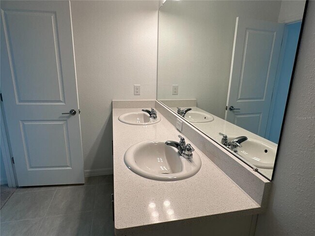 Building Photo - 2079 Hallier Cv