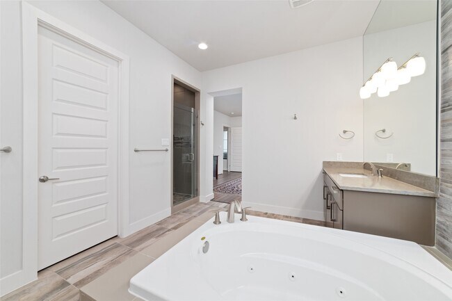 Building Photo - 11506 Royal Tower Pl