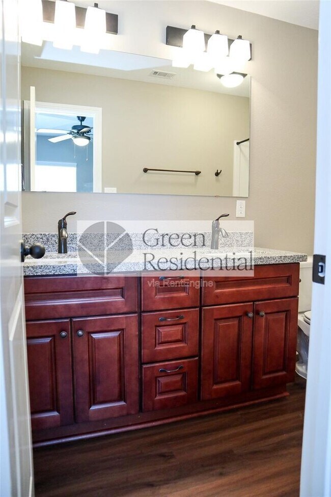 Building Photo - 118 Artesian Way