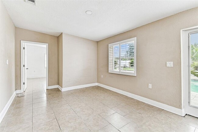 Building Photo - 2580 Granada Cir W