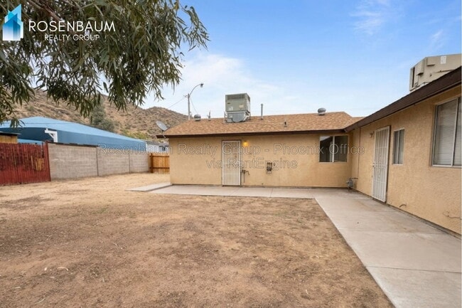 Building Photo - 1702 W Shangri La Rd