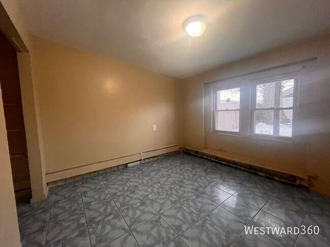 Building Photo - 1622 N 40th Ave