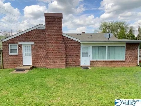 Building Photo - 1000 Longwood Dr SE