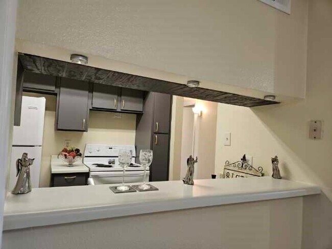 Building Photo - 8433 Hearth Dr