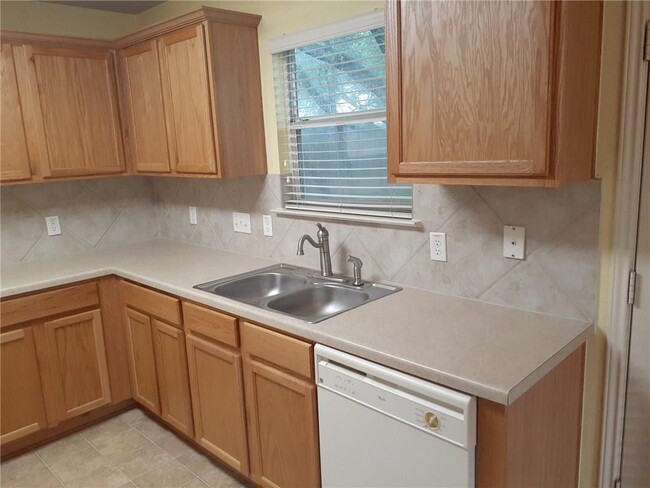 Building Photo - 3725 Castle Rock Dr