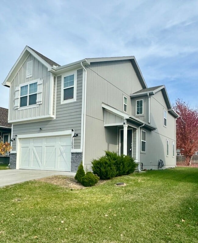 Primary Photo - !! MOVE IN SPECIAL: Get 50% OFF on 1st Full Month's Rent when lease is signed by 11/30/2025 !!