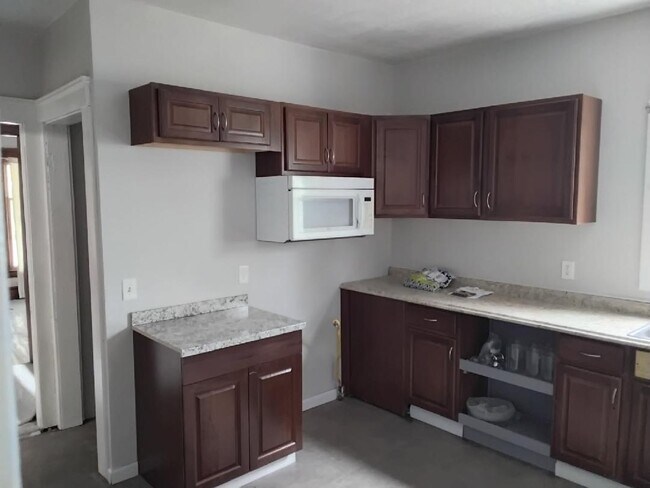 Building Photo - 2215 E 80th St