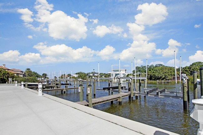 Building Photo - 1709 N Tamiami Trail