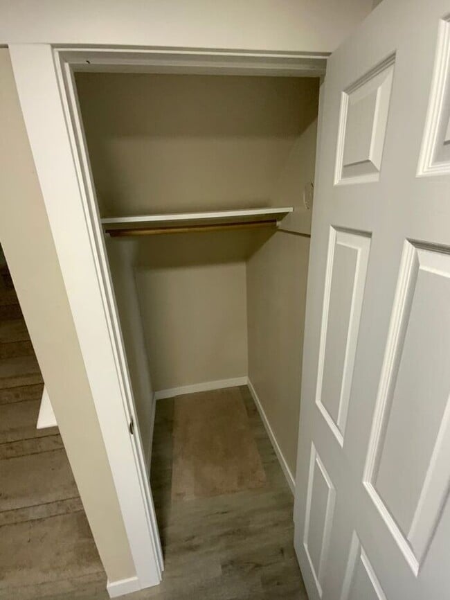 Building Photo - Olympia 3bdr 1.5 bath TOWNHOME 1 car garage 1 PET WELCOME