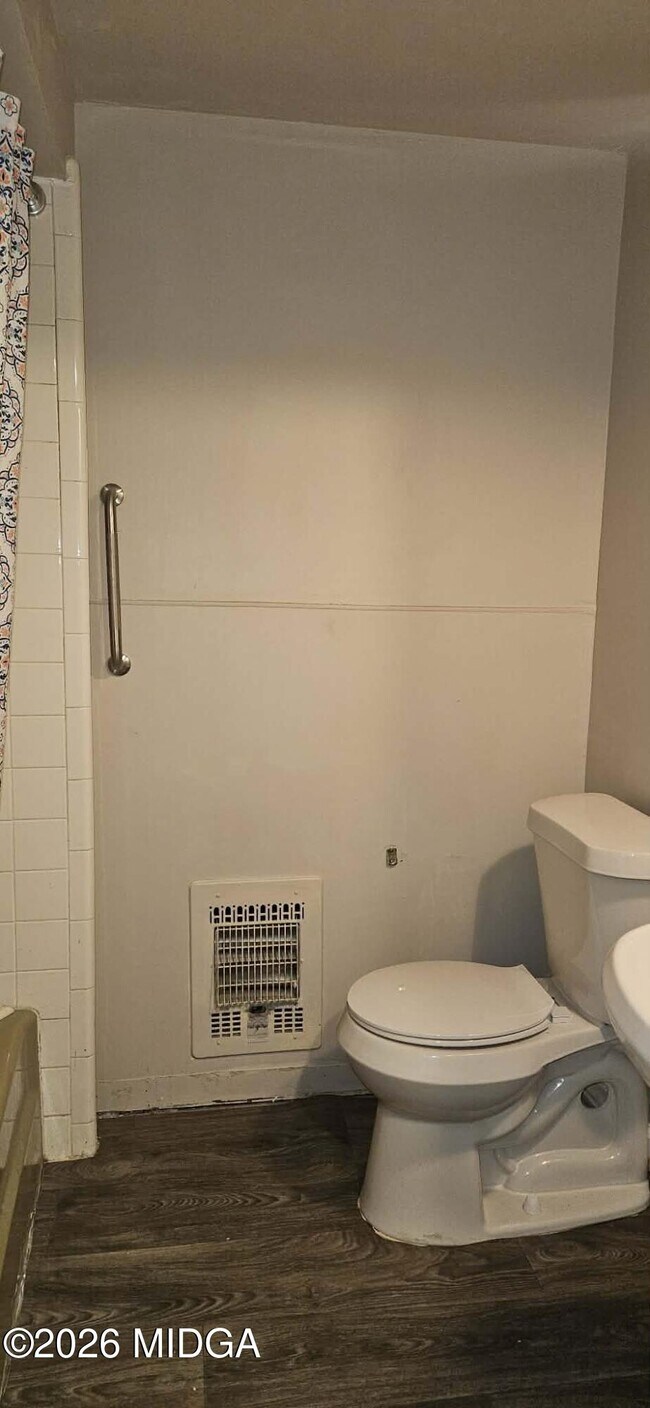 Building Photo - 912 Dogwood Cir