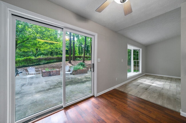 Building Photo - 170 Cedar Trce