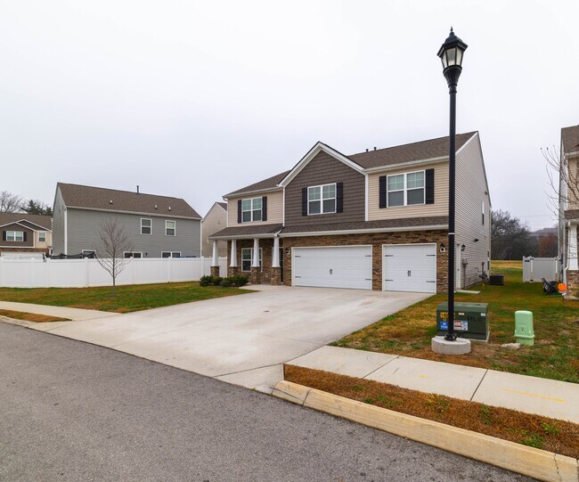 Building Photo - 4714 Willow Bluff Cir