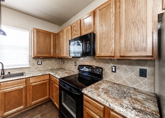 Building Photo - Westside 3 Bed Townhouse in Gold Hill Mesa