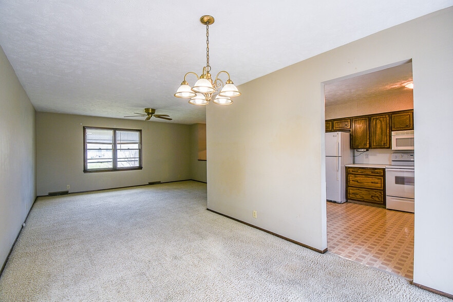 Building Photo - 10205 T Cir
