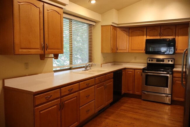 Building Photo - 5319 Fairway 6 Dr