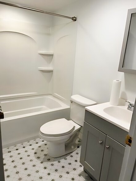 Building Photo - 825 10th Ave