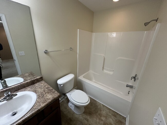Building Photo - Townhouse for Rent