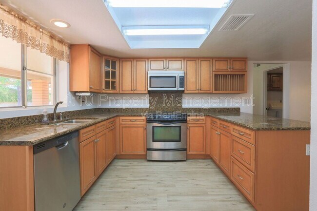 Building Photo - 951 E Leeward Ln