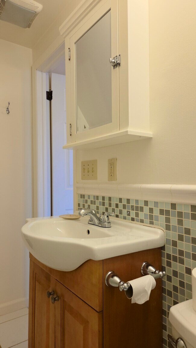 Building Photo - 510 Mercer Rd