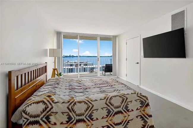 Building Photo - 7601 E Treasure Dr